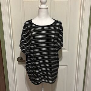 Rafaella Women’s Top Blouse Sleeveless Size Large Black & White Gently Used